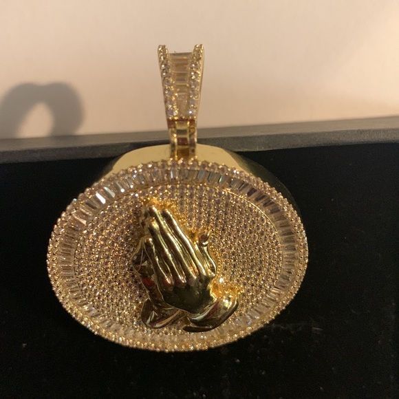Luxury Praying 🙏🏾 Hands Charm CZ and plate Very Beautiful 🤩 Piece Won’t last - Picture 7 of 8